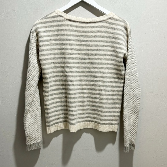 SUNDANCE Women’s Gray Ivory Stripe Pullover Wool Blend Crew Neck Sweater Size XS - Picture 3 of 6